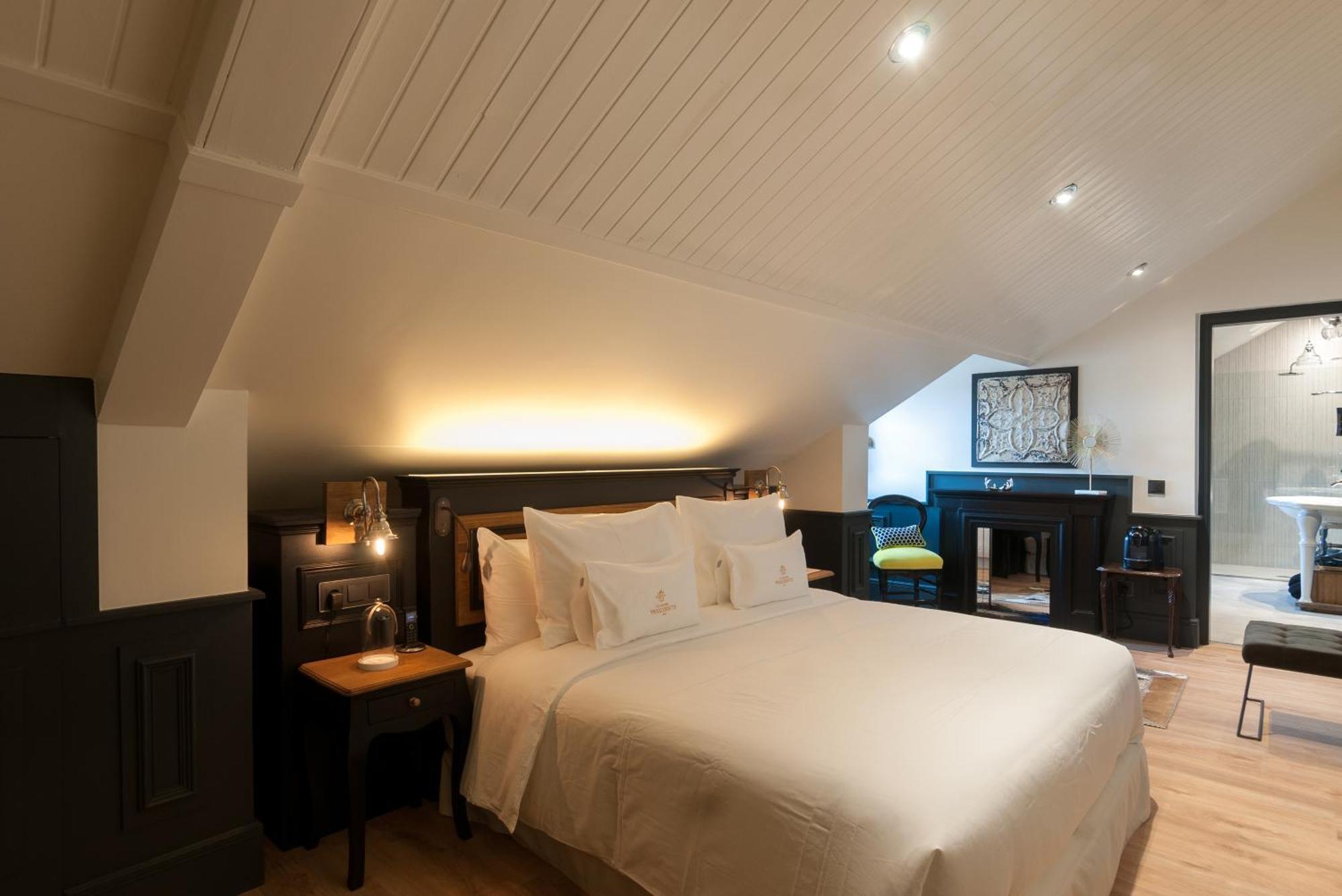 Deluxe Double Room,645565629:JPEG